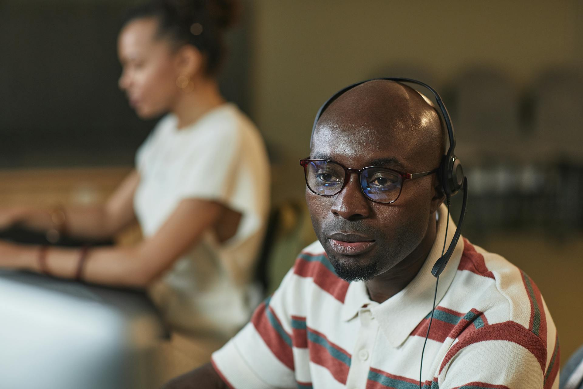 It support staff with headphones